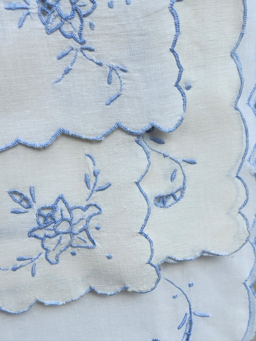 VINTAGE SMOOTH WHITE FOUR PIECE COTTON EMBROIDERED SET